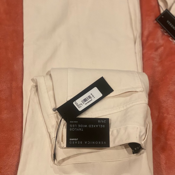 Pants 👖 Veronica Beard's Taylor jeans are cut from premium denim. - Picture 9 of 12